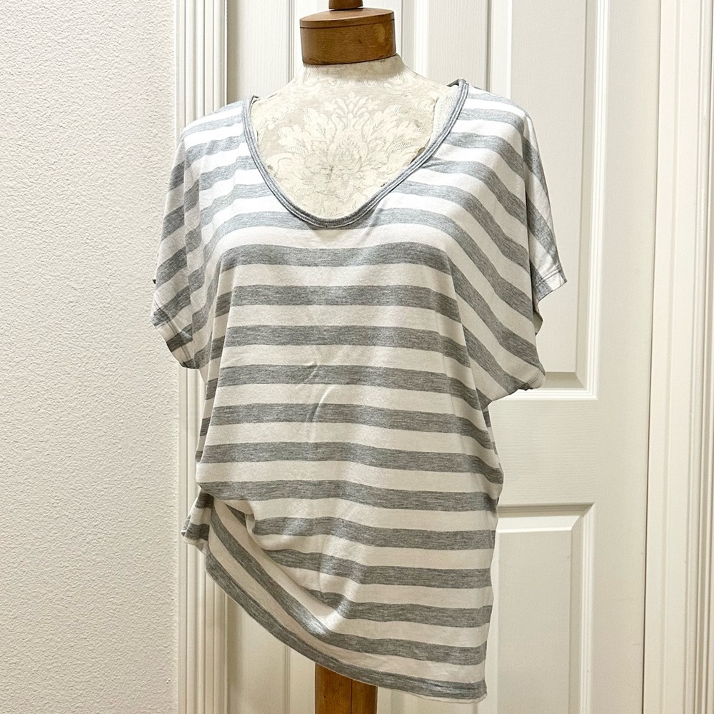 Banana Republic Women’s Oversized Gray/White Striped Short Sleeve T-shirt - L